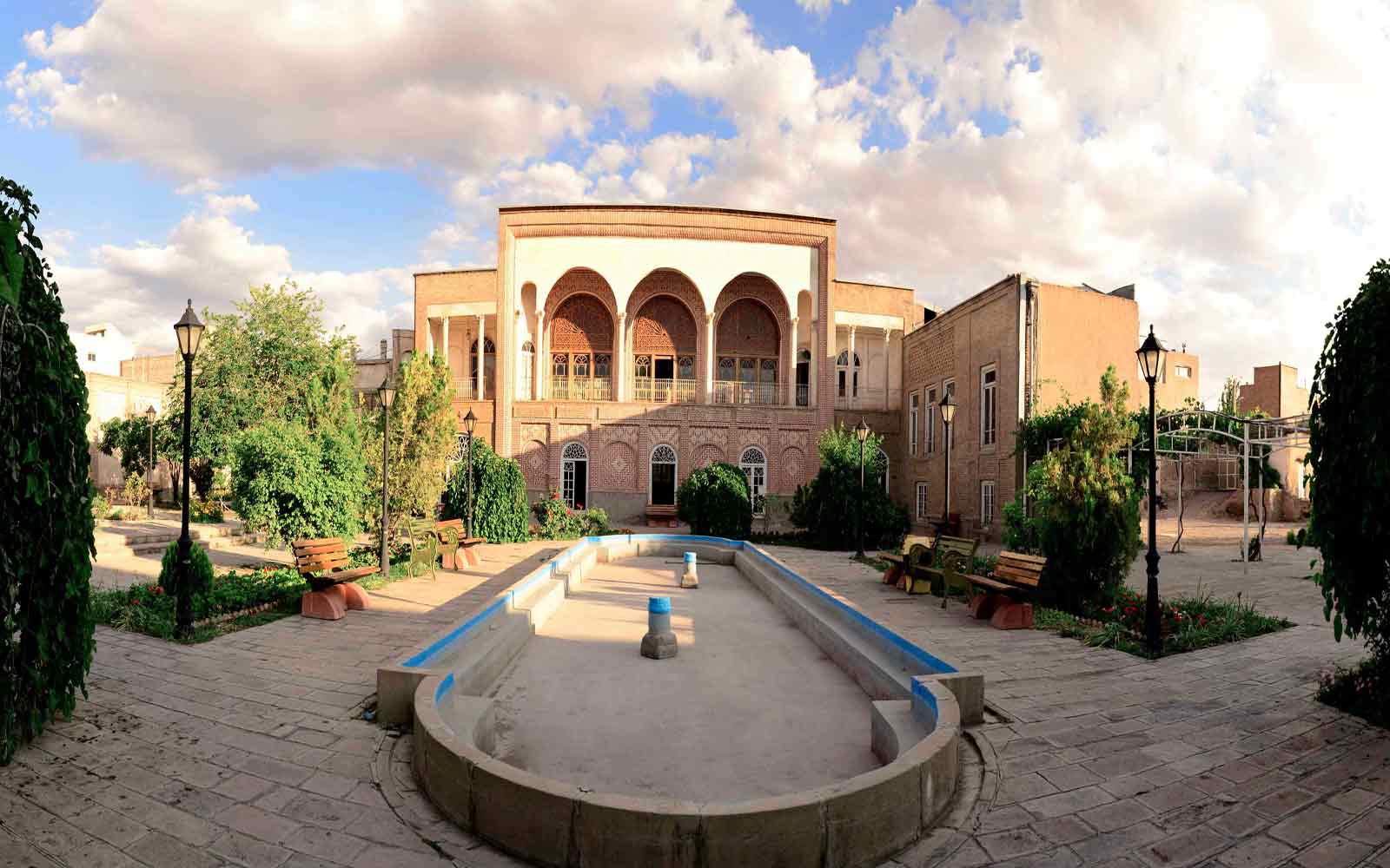 سردر دانشگاه هنر اسلامی تبریز