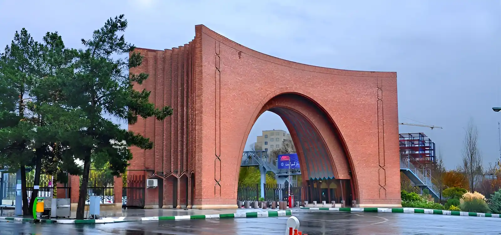 سردر دانشگاه تربیت مدرس