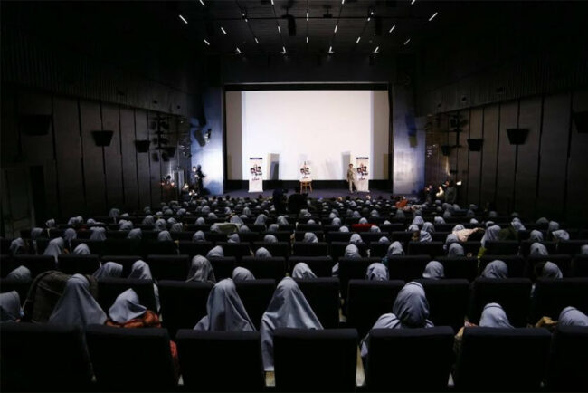 Student cinema پرده سینما دانشآموزی
