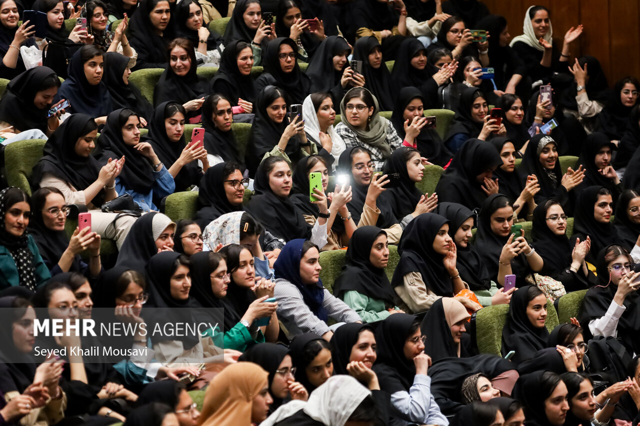 دانشجو نباید بابت یک بیانیه یا حرف، نگران آینده شغلیاش باشد
