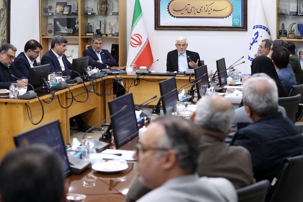 عارف: ۱۶ آذر باید همیشه زنده باشد/ انقلاب ما به این نماد نیاز دارد