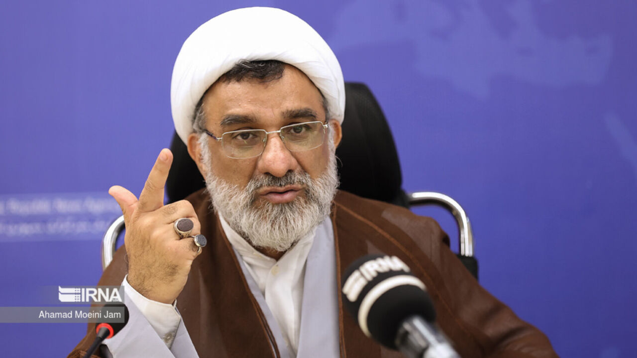 لزوم پیوند تخصصگرایی با نگاه کلنگر در دانشگاهها