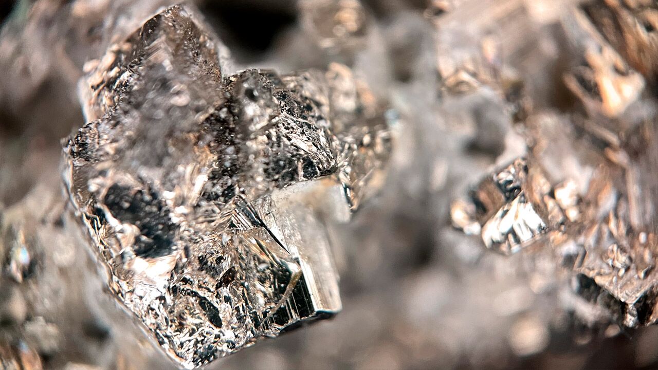 بهبود بازیافت فلزات گرانبها به کمک نانولایههای تیتانیومی