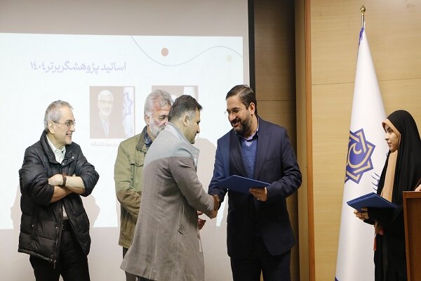 برگزیدگان حوزههای مختلف پژوهشی دانشگاه سوره تقدیر شدند