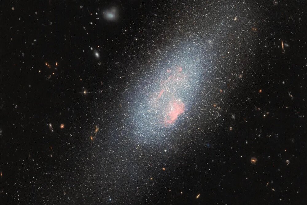 عکس روز ناسا از همنشینی یک خرس با ستارگان بزرگ