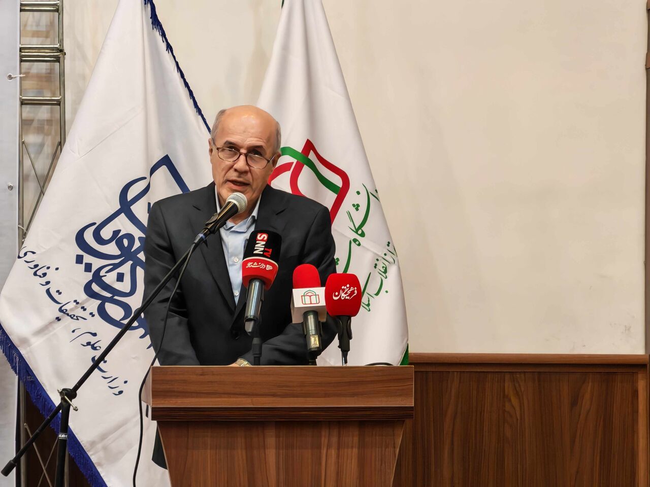 معاون وزیر علوم: موشک و پهپادهای پیشرفته از دل دانشگاهها بیرون آمدند