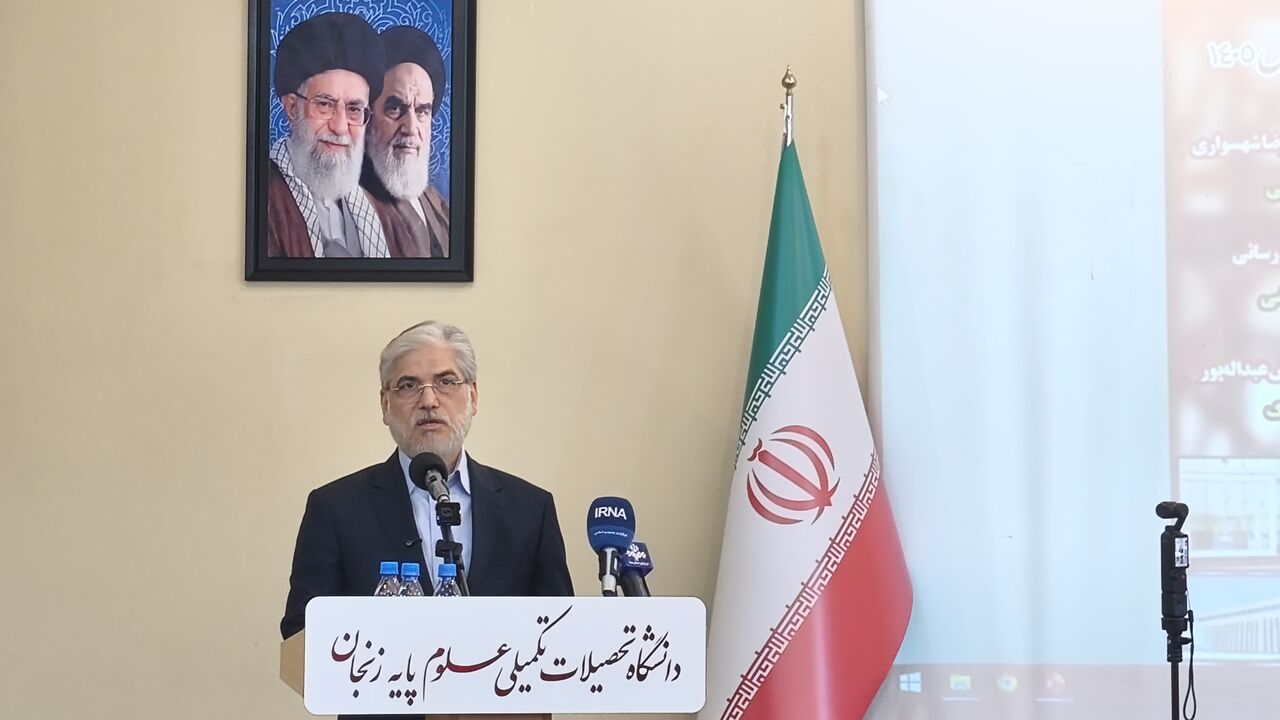وزیر علوم: بسته حمایتی ویژه برای احیای علوم پایه در کشور تدوین میشود