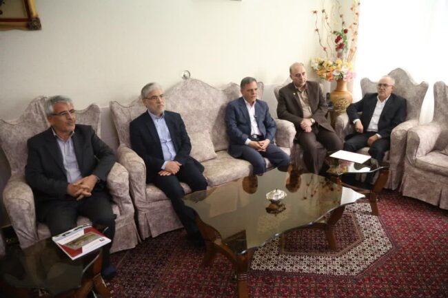 وزیر علوم: خانوادههای شهدا سرمایههای معنوی کشور هستند