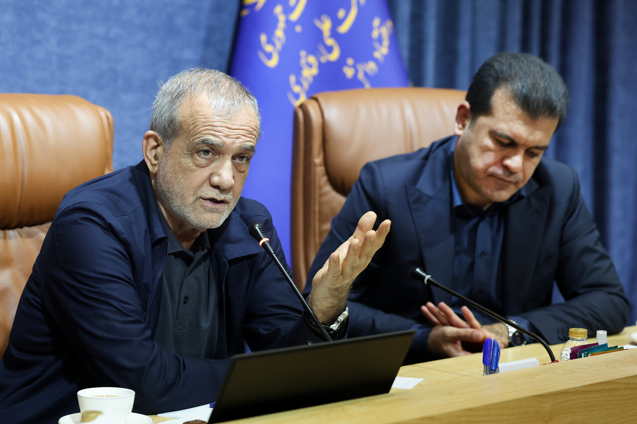 پزشکیان: توسعه کشور با نخبگان خلاق و ریسکپذیر محقق میشود، نه با روزمرگی اداری