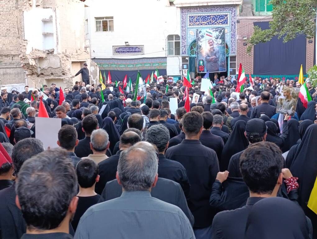 پیکر داماد شهید رهبر انقلاب بر دوش شاگردان و اهالی منطقه کن تهران تشییع شد+ فیلم