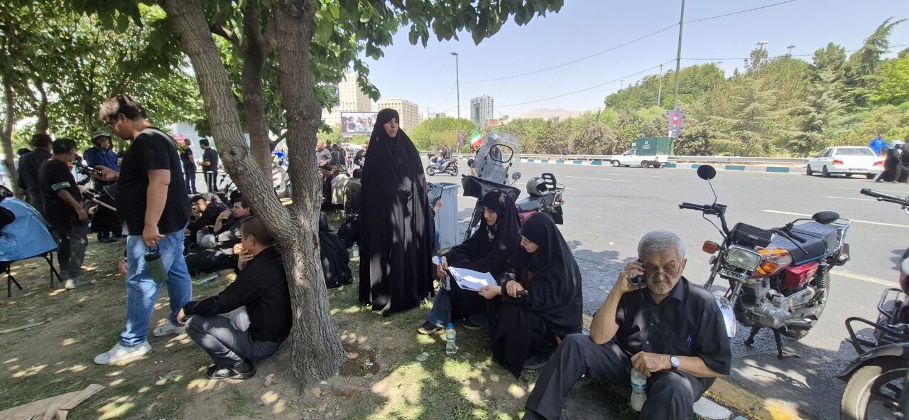 از سوگواری تا مسئولیت؛ روایت خانوادهای که گام دوم انقلاب را نقشه ادامه راه میداند