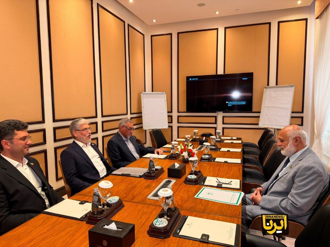 مقام پاکستانی از استقامت ملت ایران در طول جنگ تحمیلی اخیر تمجید کرد
